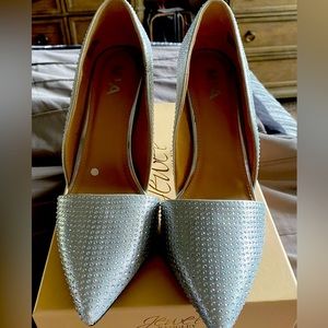 Women’s silver rhinestone pumps